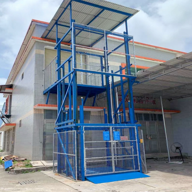 政和建材厂室外升降货梯安装